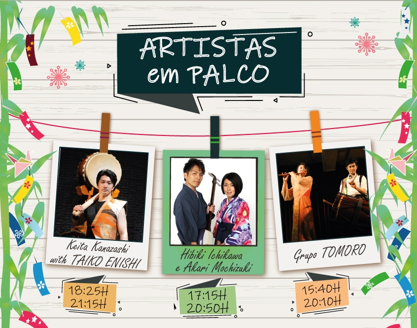 artistas em palco
